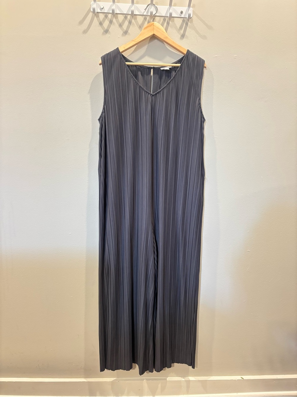 Sleeveless V-Neck Pleated Jumpsuit - Charcoal Gray